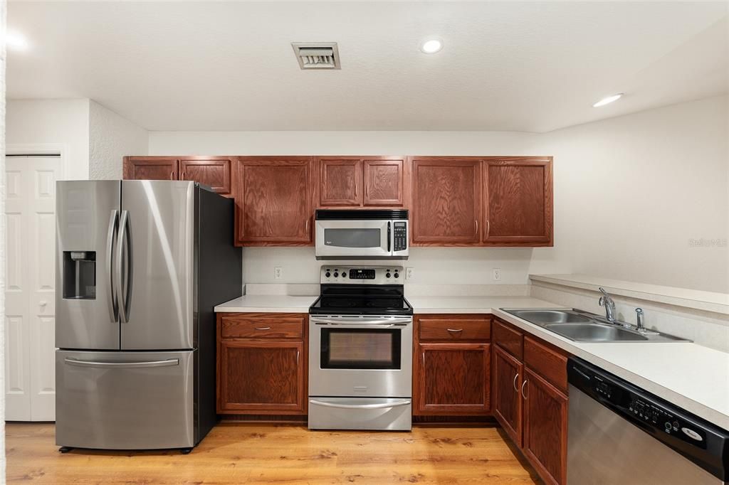 For Sale: $239,000 (2 beds, 2 baths, 1373 Square Feet)