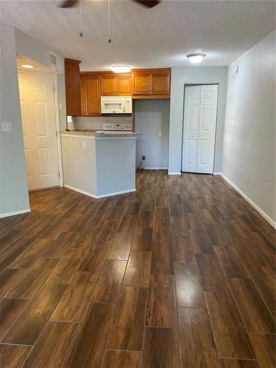 For Rent: $1,250 (1 beds, 1 baths, 526 Square Feet)