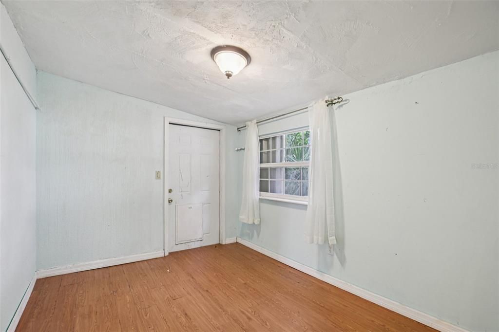 For Sale: $200,000 (3 beds, 1 baths, 1074 Square Feet)