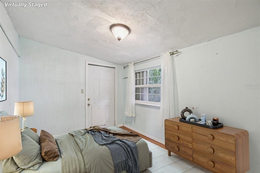 For Sale: $200,000 (3 beds, 1 baths, 1074 Square Feet)