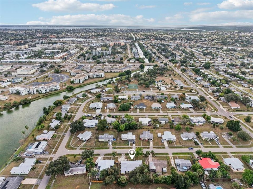 For Sale: $200,000 (3 beds, 1 baths, 1074 Square Feet)