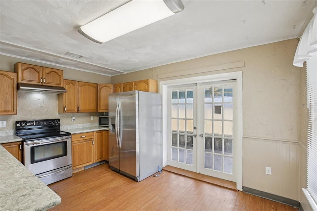 For Sale: $200,000 (3 beds, 1 baths, 1074 Square Feet)