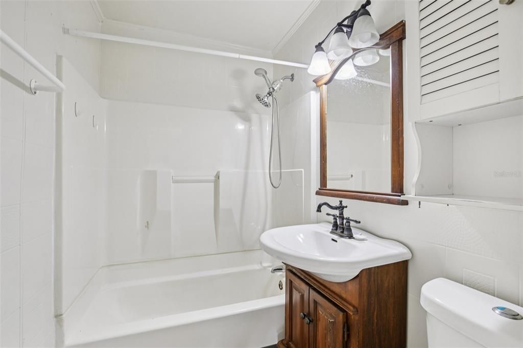 For Sale: $200,000 (3 beds, 1 baths, 1074 Square Feet)