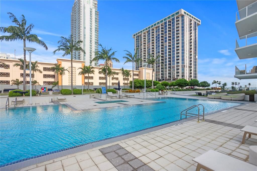 For Rent: $3,995 (1 beds, 1 baths, 915 Square Feet)