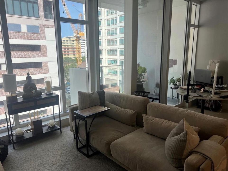 For Rent: $3,995 (1 beds, 1 baths, 915 Square Feet)