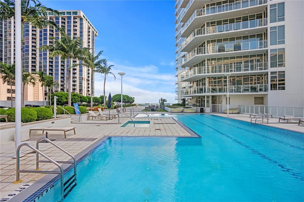 For Rent: $3,995 (1 beds, 1 baths, 915 Square Feet)