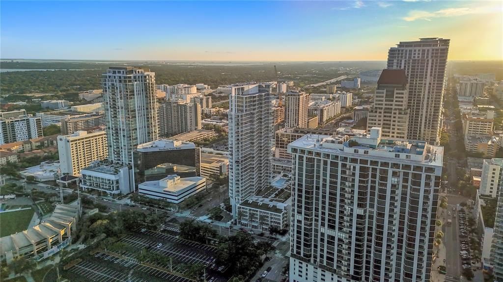 For Rent: $3,995 (1 beds, 1 baths, 915 Square Feet)