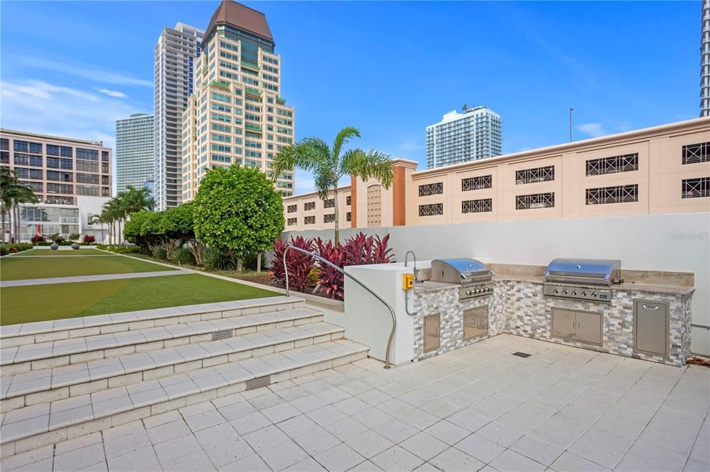 For Rent: $3,995 (1 beds, 1 baths, 915 Square Feet)