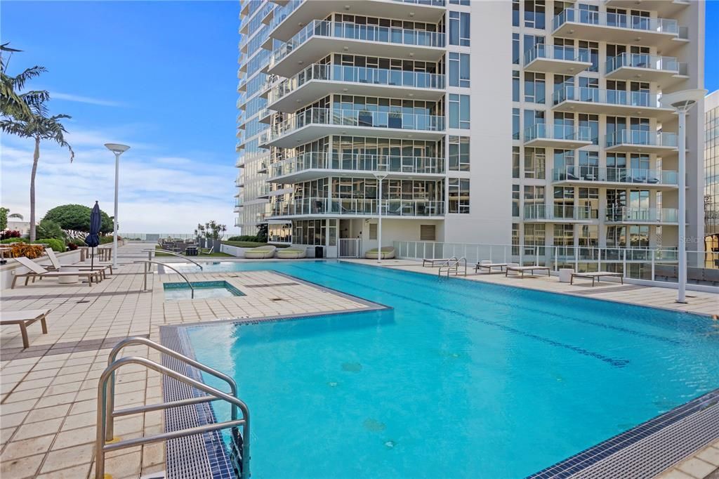 For Rent: $3,995 (1 beds, 1 baths, 915 Square Feet)