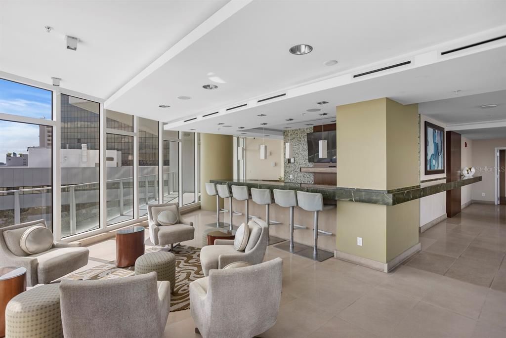 For Rent: $3,995 (1 beds, 1 baths, 915 Square Feet)