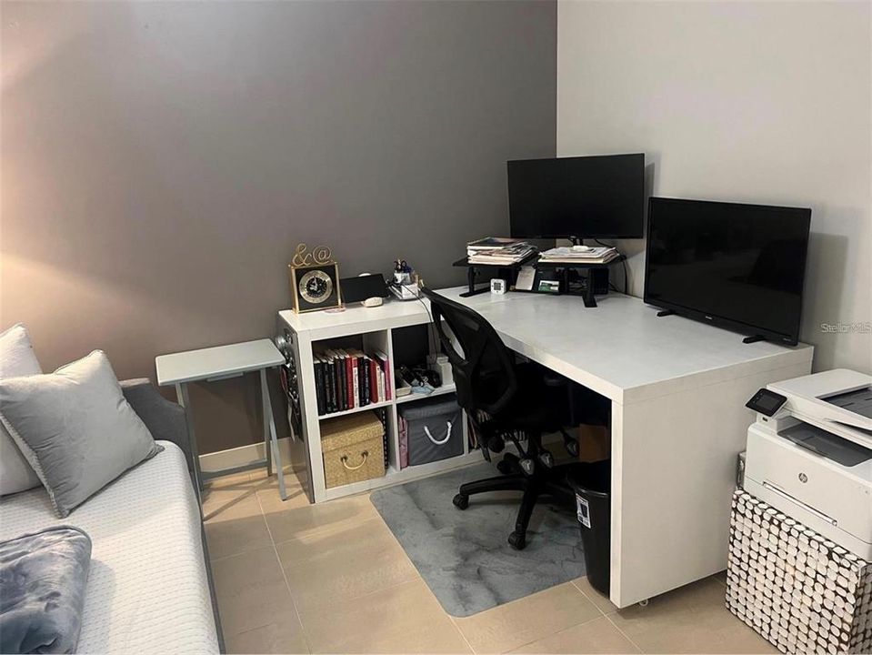 For Rent: $3,995 (1 beds, 1 baths, 915 Square Feet)