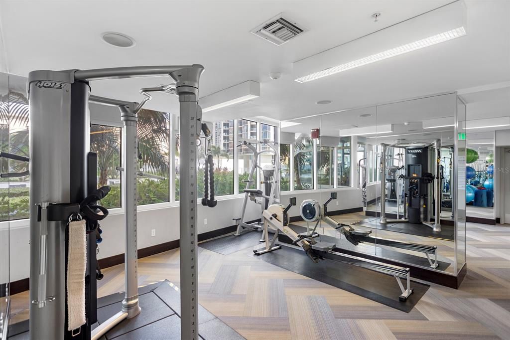 For Rent: $3,995 (1 beds, 1 baths, 915 Square Feet)