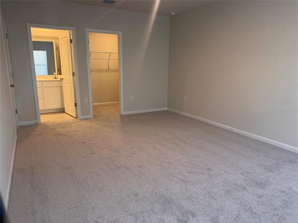 En Renta: $2,500 (4 camas, 2 baños, 2000 Pies cuadrados)