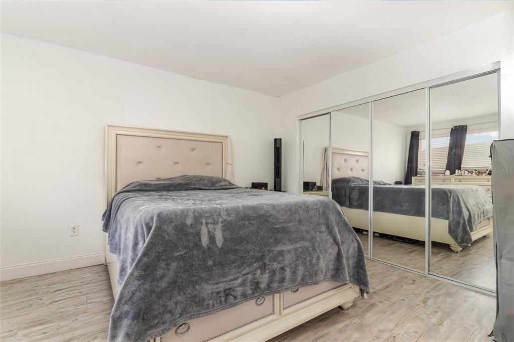 На продажу: $135,000 (2 спален, 1 ванн, 826 Квадратных фут)