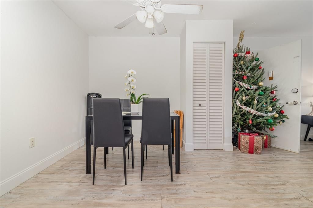 На продажу: $135,000 (2 спален, 1 ванн, 826 Квадратных фут)