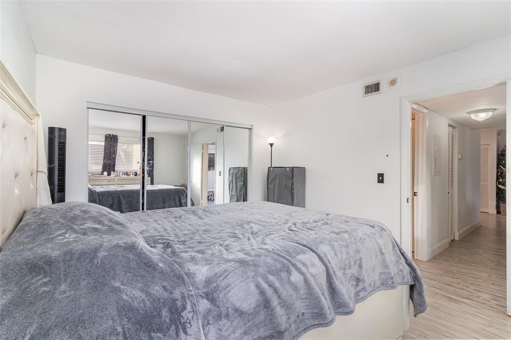 На продажу: $135,000 (2 спален, 1 ванн, 826 Квадратных фут)