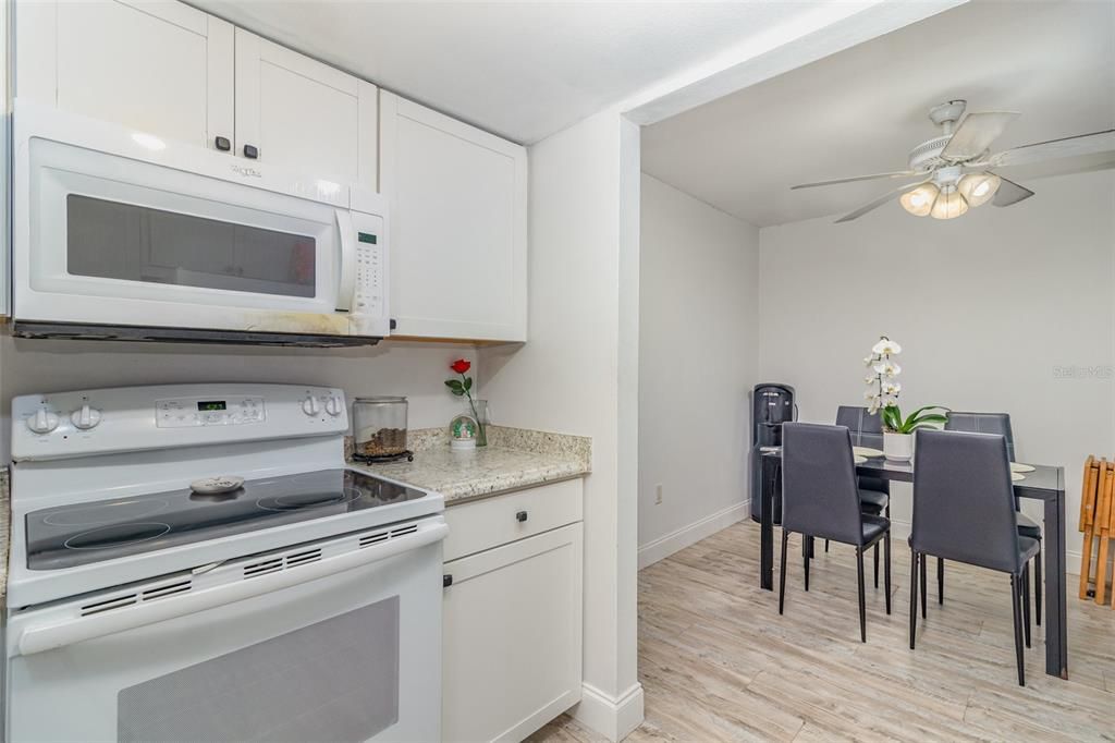 На продажу: $135,000 (2 спален, 1 ванн, 826 Квадратных фут)