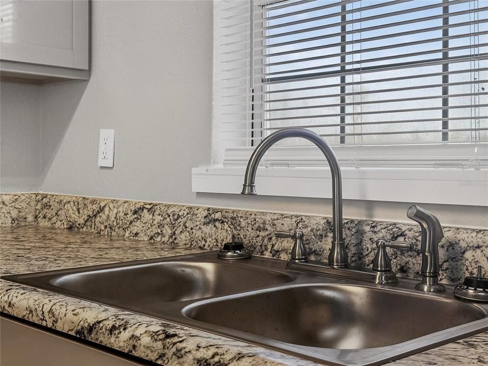 В аренду: $1,800 (3 спален, 1 ванн, 1080 Квадратных фут)