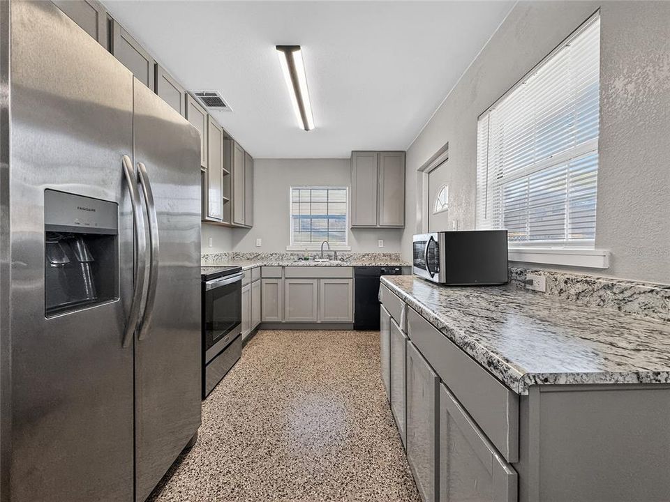 В аренду: $1,800 (3 спален, 1 ванн, 1080 Квадратных фут)