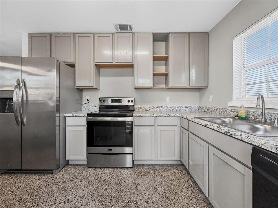 В аренду: $1,800 (3 спален, 1 ванн, 1080 Квадратных фут)