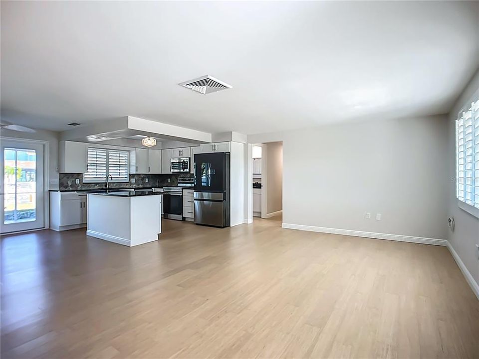 待售: $1,250,000 (2 贝兹, 1 浴室, 1196 平方英尺)