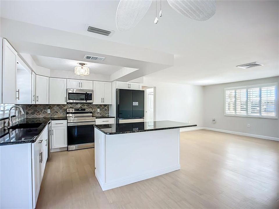 待售: $1,250,000 (2 贝兹, 1 浴室, 1196 平方英尺)