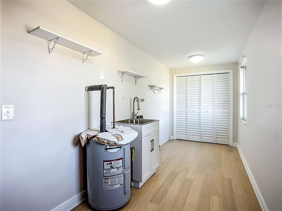 待售: $1,250,000 (2 贝兹, 1 浴室, 1196 平方英尺)