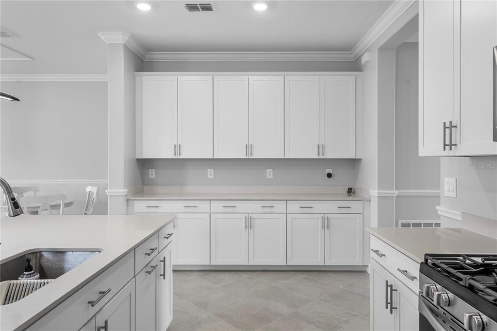 出租: $4,000 (3 贝兹, 3 浴室, 2201 平方英尺)