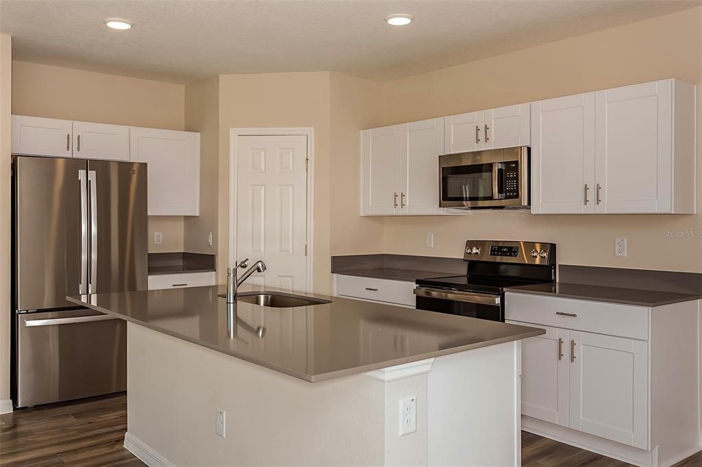 En Venta: $332,809 (4 camas, 2 baños, 2039 Pies cuadrados)