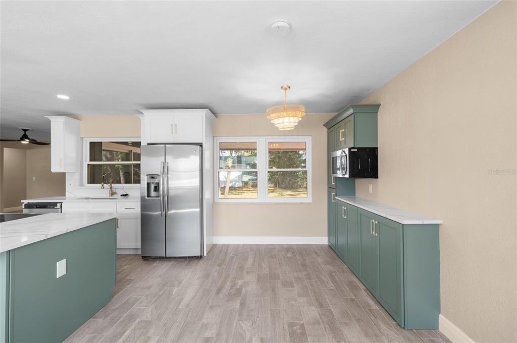 出租: $3,400 (3 贝兹, 2 浴室, 1373 平方英尺)