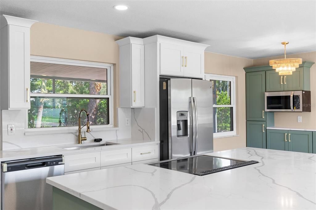 出租: $3,400 (3 贝兹, 2 浴室, 1373 平方英尺)