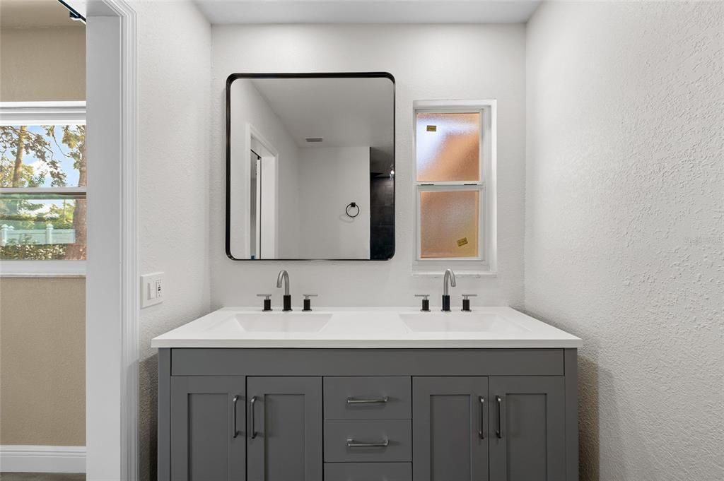 出租: $3,400 (3 贝兹, 2 浴室, 1373 平方英尺)