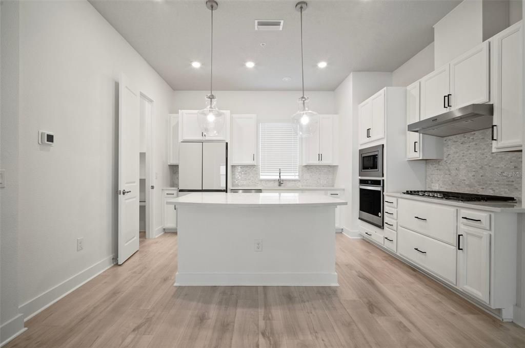 В аренду: $3,500 (3 спален, 3 ванн, 1941 Квадратных фут)