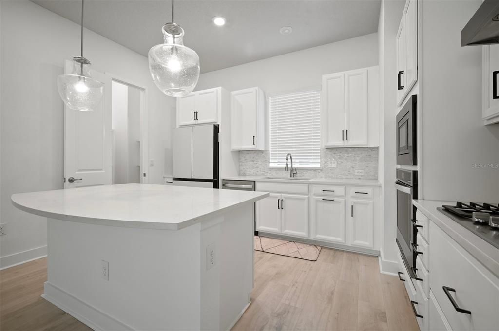 В аренду: $3,500 (3 спален, 3 ванн, 1941 Квадратных фут)