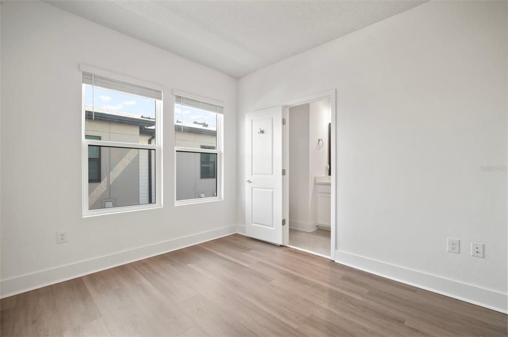 В аренду: $3,500 (3 спален, 3 ванн, 1941 Квадратных фут)