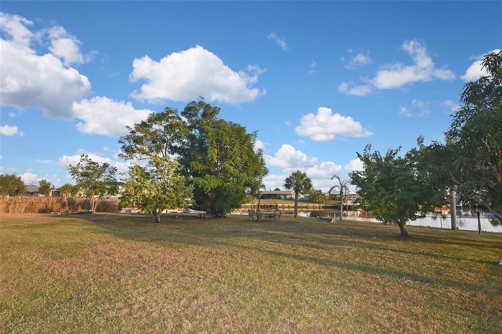 待售: $225,000 (0.57 acres)