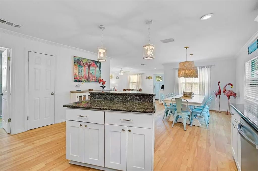 На продажу: $725,000 (3 спален, 3 ванн, 2062 Квадратных фут)