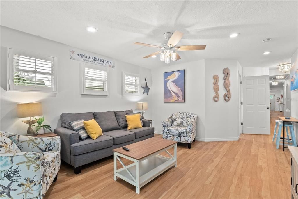 На продажу: $725,000 (3 спален, 3 ванн, 2062 Квадратных фут)