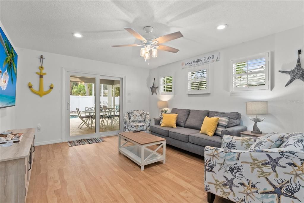 На продажу: $725,000 (3 спален, 3 ванн, 2062 Квадратных фут)