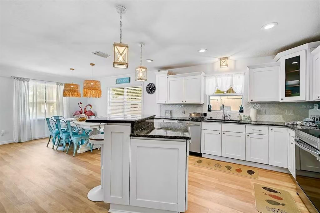 На продажу: $725,000 (3 спален, 3 ванн, 2062 Квадратных фут)