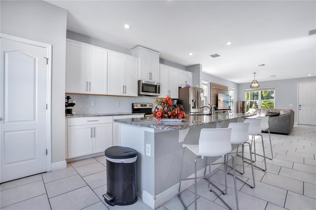 待售: $425,000 (3 贝兹, 2 浴室, 1714 平方英尺)