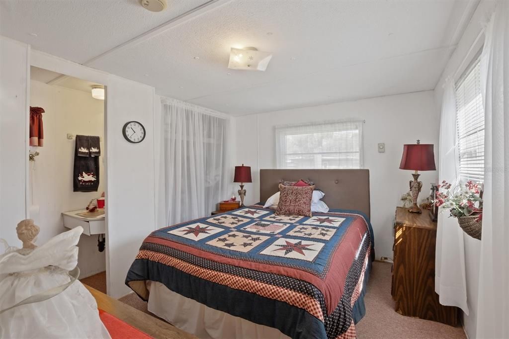 待售: $130,000 (2 贝兹, 1 浴室, 672 平方英尺)