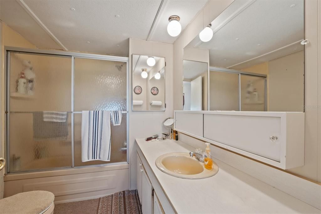 待售: $130,000 (2 贝兹, 1 浴室, 672 平方英尺)