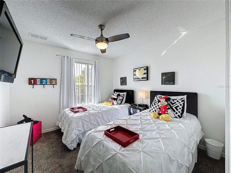 For Sale: $284,900 (3 beds, 2 baths, 1286 Square Feet)