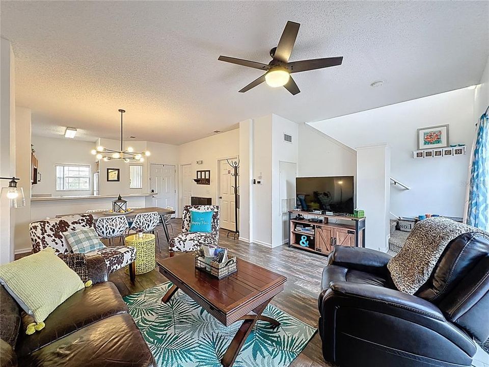 For Sale: $284,900 (3 beds, 2 baths, 1286 Square Feet)