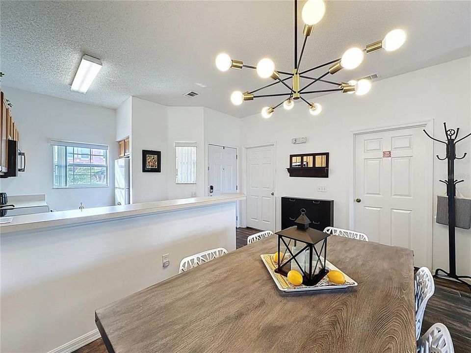 For Sale: $284,900 (3 beds, 2 baths, 1286 Square Feet)