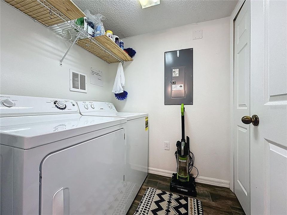 For Sale: $284,900 (3 beds, 2 baths, 1286 Square Feet)