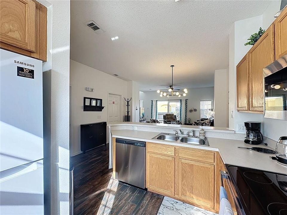 For Sale: $284,900 (3 beds, 2 baths, 1286 Square Feet)