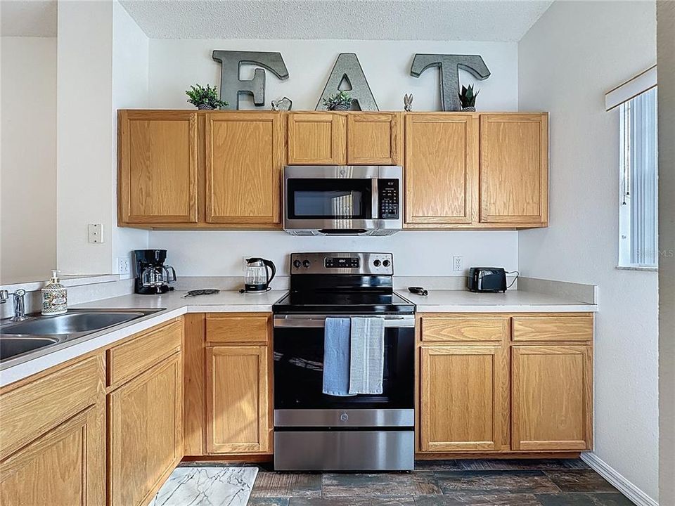 For Sale: $284,900 (3 beds, 2 baths, 1286 Square Feet)