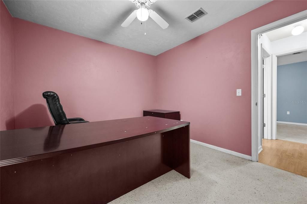 На продажу: $289,900 (4 спален, 2 ванн, 1582 Квадратных фут)